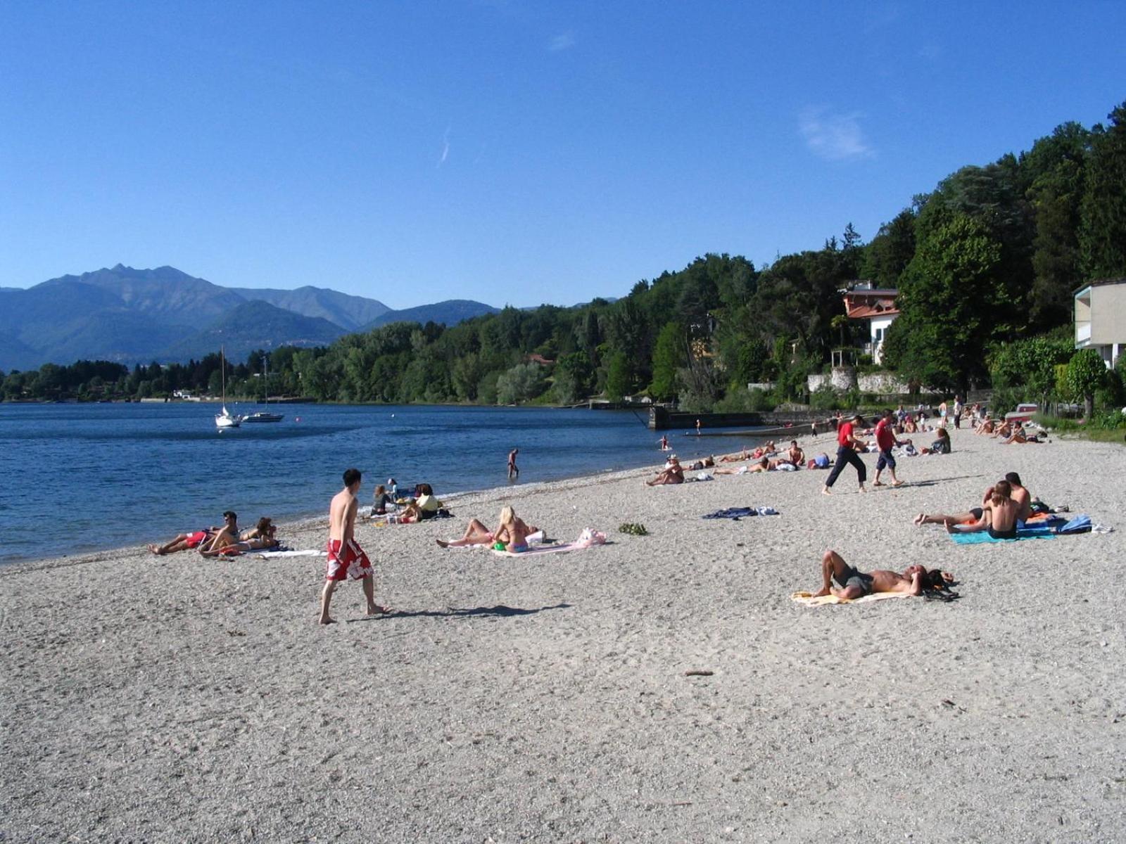 Albergo Riva Reno Di Leggiuno Bagian luar foto