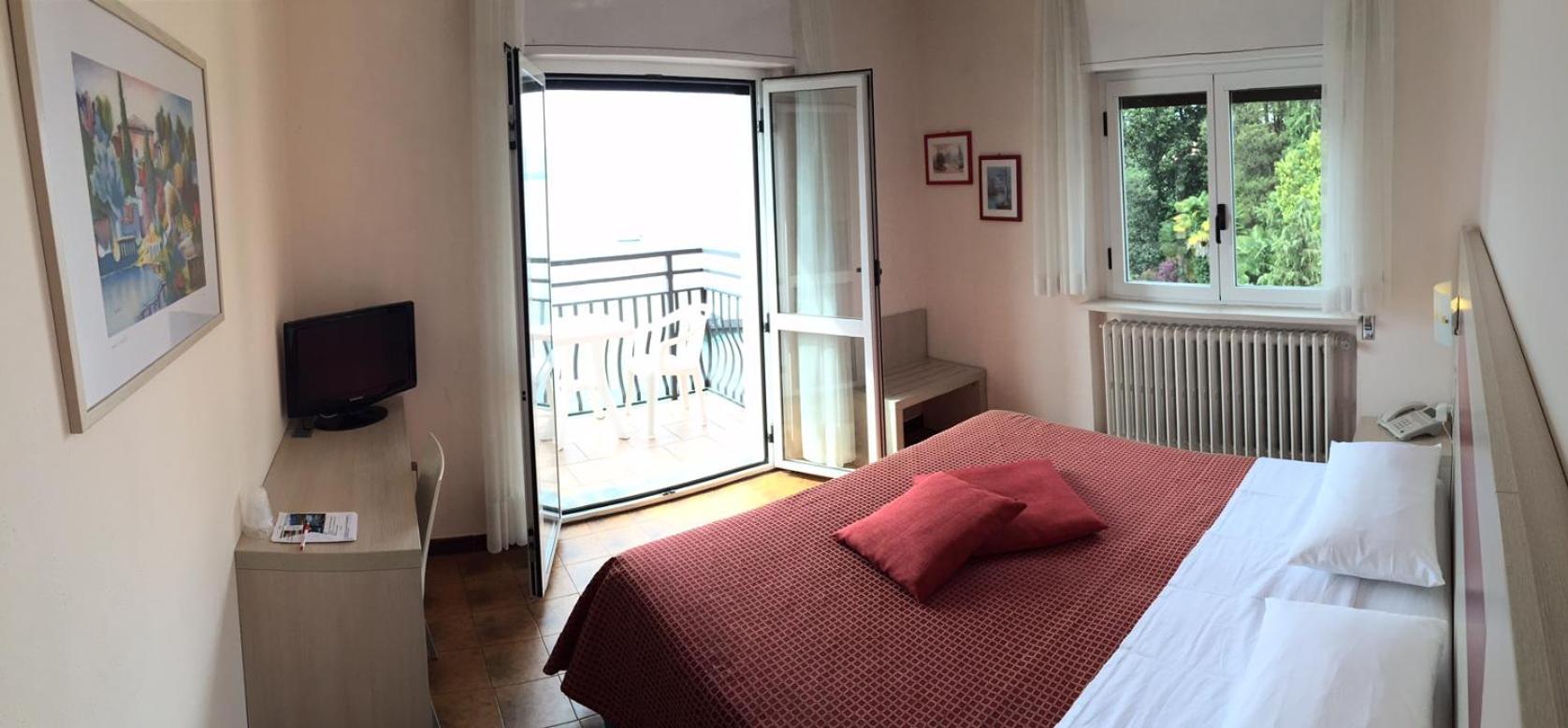 Albergo Riva Reno Di Leggiuno Ruang foto