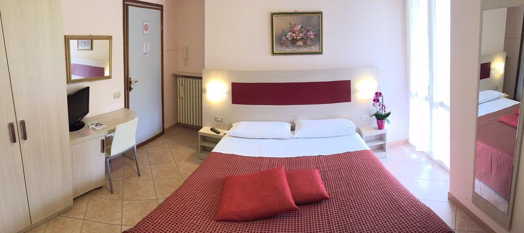 Albergo Riva Reno Di Leggiuno Bagian luar foto