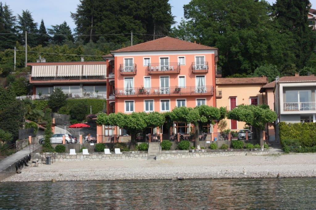 Albergo Riva Reno Di Leggiuno Bagian luar foto